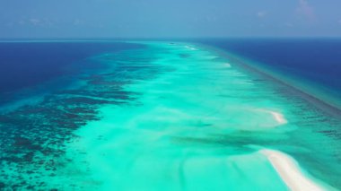 Parlak, masum deniz manzarası. Bora Bora 'nın egzotik doğası, Fransız Polinezyası. 