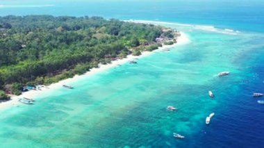 İHA 'dan deniz manzarasını gözlemliyorum. Tayland, Asya 'da tatil sahnesi. 