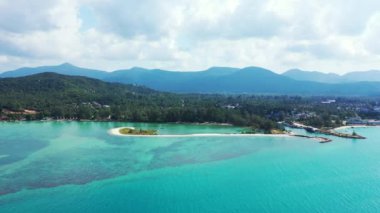 Ada manzarasını gözlemliyorum. Bali 'nin Idyllic doğası.
