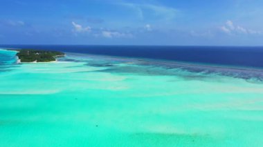 Gündüz vakti Brigt turkuaz deniz manzarası. Bali 'de yaz tatili.