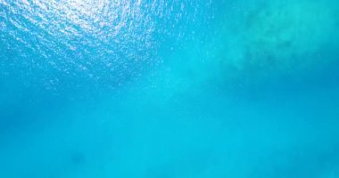 Dalgalanan deniz doğal arka planı. Tayland 'da yaz mevsimi.  
