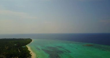 Huzurlu deniz manzarası. Tayland 'a yaz yolculuğu.