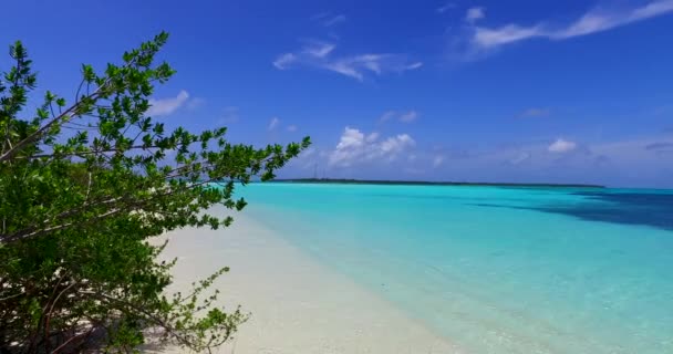 Vista Espectacular Del Mar Con Una Isla Verde Arenosa Historia — Vídeos de Stock