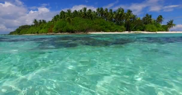 Arkasında Ada Olan Dalgalı Bir Deniz Endonezya Bali Yaz Tatili — Stok video