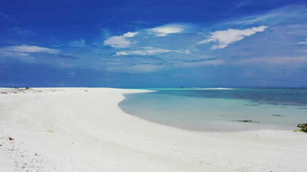 Λευκή Αμμώδης Παραλία Ήρεμα Νερά Εξωτική Φύση Σκηνή Του Μπαλί — Αρχείο Βίντεο