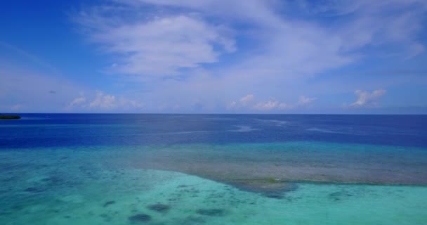 Vista Playa Virgen Con Mar Turquesa Claro Escena Natural Fiyi — Vídeo de stock