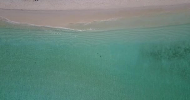 Strandlinje Med Lugnt Havsvatten Njuter Tropisk Semester Bali Indonesien — Stockvideo