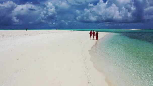 Feliz Mulheres Relaxantes Praia Exótica Viagem Férias Ilha Tropical País — Vídeo de Stock