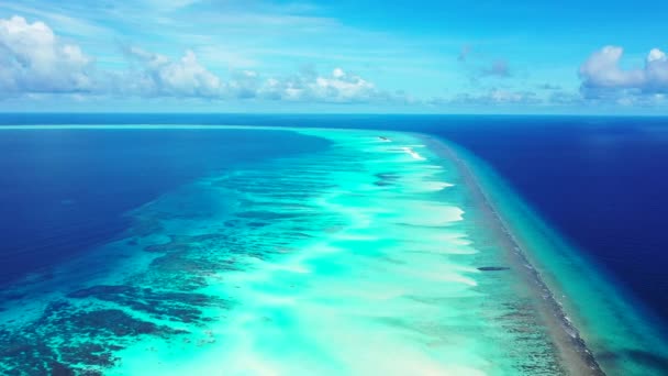 청록색 바다의 인도네시아 발리에서 휴가를 즐기는 — 비디오