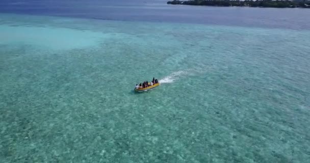 Pequeno Barco Motor Cheio Pessoas Movendo Mar Viagem Tropical Bali — Vídeo de Stock