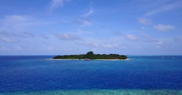 晴れた日の海の自然背景 アジアの夏休みシーン — ストック動画
