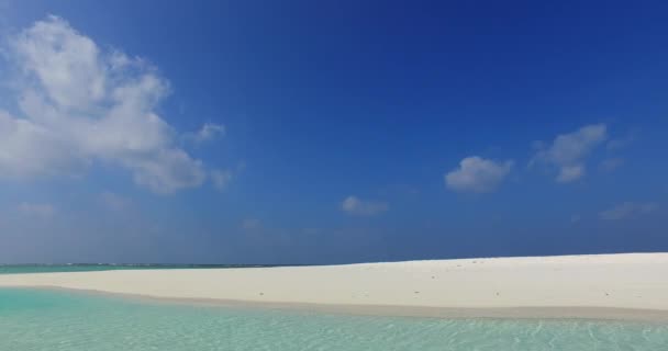 Kustlijn Met Wit Zand Kristalwater Zomer Zeegezicht Landschap Malediven Zuid — Stockvideo