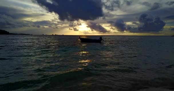 Deniz Kenarında Alacakaranlık Vakti Tayland Yaz Yolculuğu — Stok video