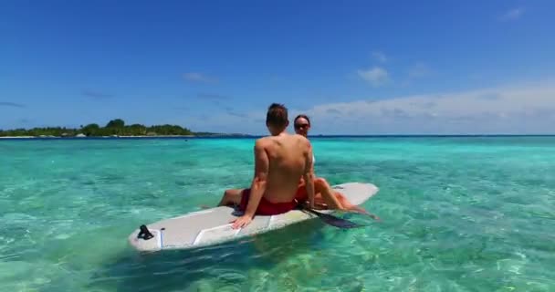 Plaża Zabawa Para Paddleboard Surfing Razem Oceanie Morze Big Island — Wideo stockowe