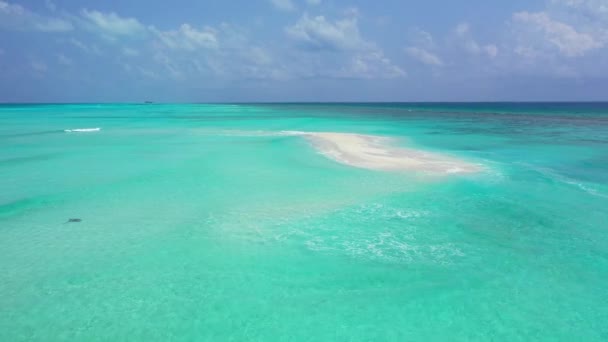 모래와 청록색 바다가 이국적 도미니카 공화국의 — 비디오