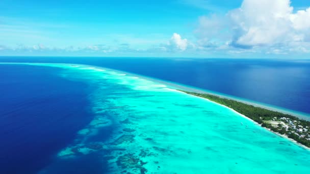Ρηχά Νερά Κοντά Στο Νησί Καλοκαιρινά Ταξίδια Στο Μπαλί Της — Αρχείο Βίντεο