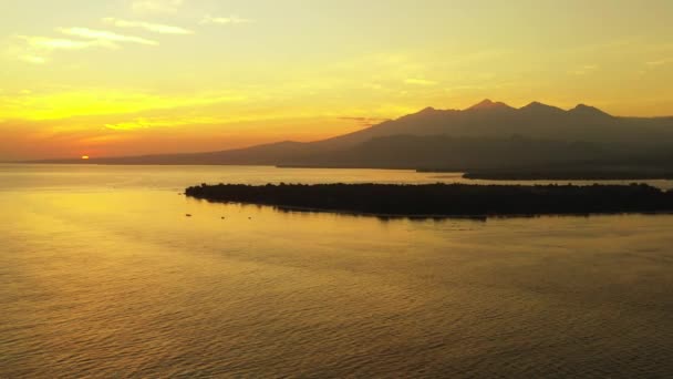Seascape Con Hora Oro Montañas Exótico Viaje Verano Bali Indonesia — Vídeo de stock