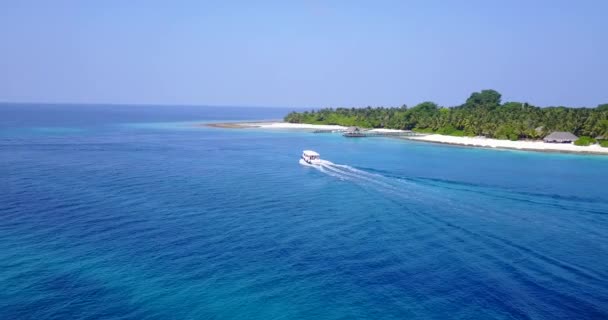 Mavi Denizde Hareket Eden Bir Tekne Endonezya Bali Yaz Tatili — Stok video