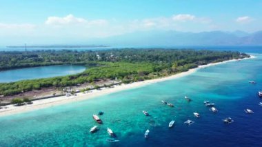 Deniz kenarındaki gündüz manzarası. Endonezya, Bali 'deki Doğa Manzarası.  