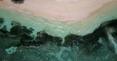 Yukarıdan deniz yüzeyine bakıyorum. Malezya, Asya 'da yaz tatili.