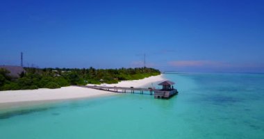 Yukarıdan ada manzarası. Maldivler 'de deniz manzarası. 