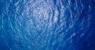 Mavi dalgalı deniz yüzeyi - doğal su arka planı. Endonezya, Bali 'deki Doğa Manzarası.  