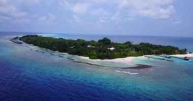 Ada alanı tepeden görünüyor. Bora Bora 'daki tropik cennet, Fransız Polinezyası.