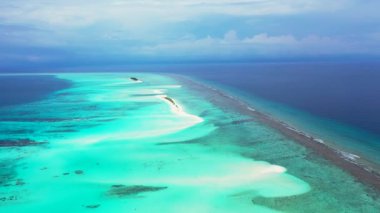 Deniz manzarası sakin. Dominik Cumhuriyeti, Karayipler 'de yaz tropik sahneleri.  