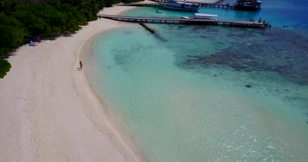 Groene Eiland Met Aangemeerde Boten Pieren Exotische Natuur Van Bali — Stockvideo