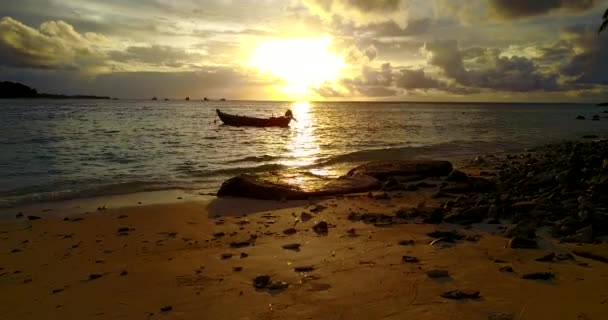 Kvällsstrand Med Gungande Båt Sommarlandskap Dominikanska Republiken Karibien — Stockvideo