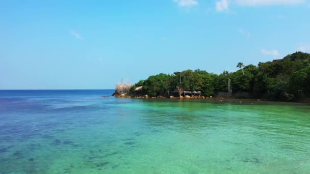 Türkisfarbenes Ufer Der Grünen Insel Sommerliche Entspannung Malaysia Asien — Stockvideo