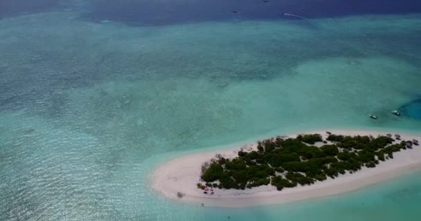 Fliegen Über Einer Kleinen Paradiesischen Insel Sommerlandschaft Auf Den Malediven — Stockvideo