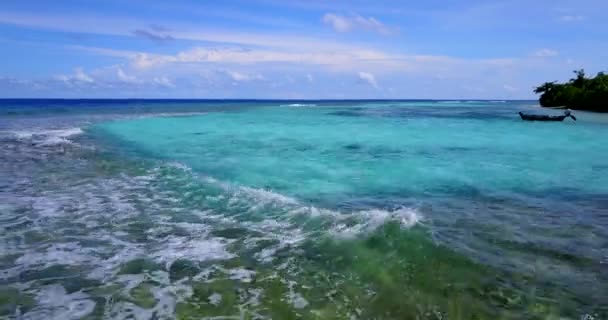 Σιγά Σιγά Κυματίζει Στην Ακτή Καλοκαιρινό Τοπίο Στο Μπαλί Της — Αρχείο Βίντεο