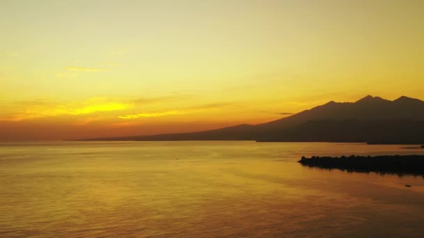 Złota Godzina Sylwetką Gór Tle Tropikalna Podróż Bali Indonezja — Wideo stockowe