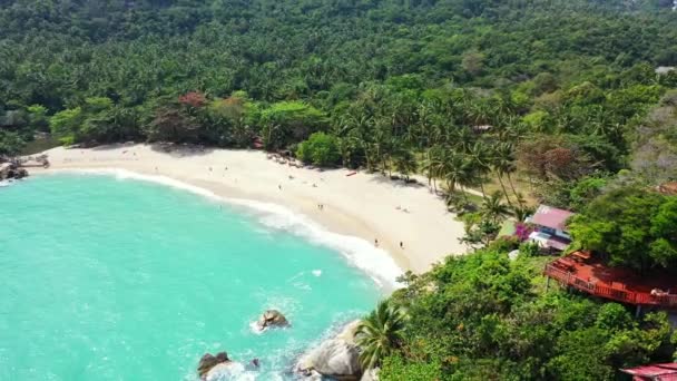 Costa Rocosa Junto Mar Disfrutando Vacaciones Tropicales Bali Indonesia — Vídeo de stock