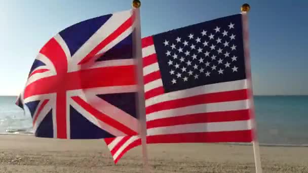 Ondeando Banderas Estados Unidos Reino Unido Playa Viaje Tropical Barbados — Vídeos de Stock