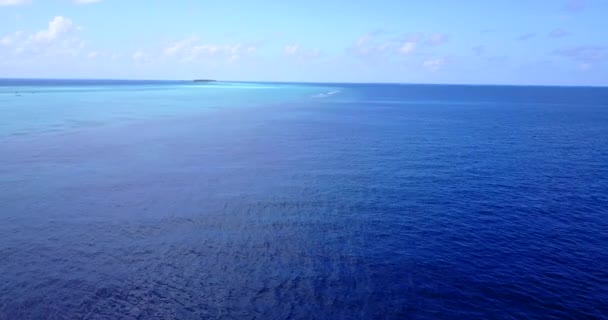 Blått Krusat Havsvatten Drönarutsikt Sommarscen Maldiverna Sydasien — Stockvideo