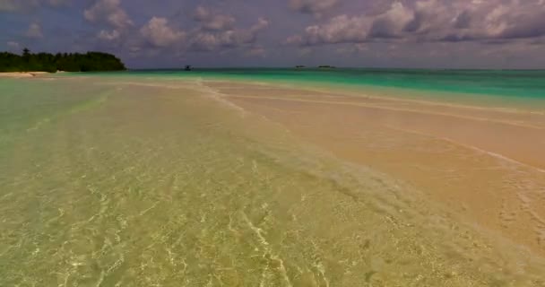 Ripear Agua Transparente Costa Disfrutando Vacaciones Tropicales Bali Indonesia — Vídeo de stock