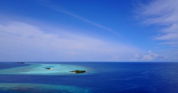 Kis Szigetek Élénk Kék Tengerben Utazás Maldív Szigetekre — Stock videók