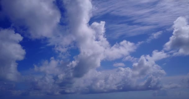 Κοιτάζοντας Τον Γαλάζιο Ουρανό Άσπρα Σύννεφα Τροπικός Χαρακτήρας Της Ταϊλάνδης — Αρχείο Βίντεο