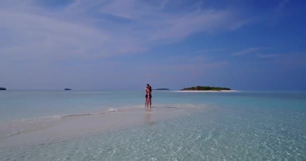 Romantyczna Para Tropikalnej Plaży — Wideo stockowe