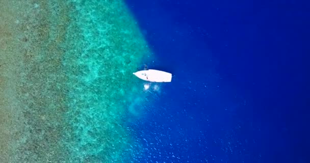 Osamělá Loď Plující Modrém Moři Exotická Dovolená Dominikánské Republice Karibik — Stock video