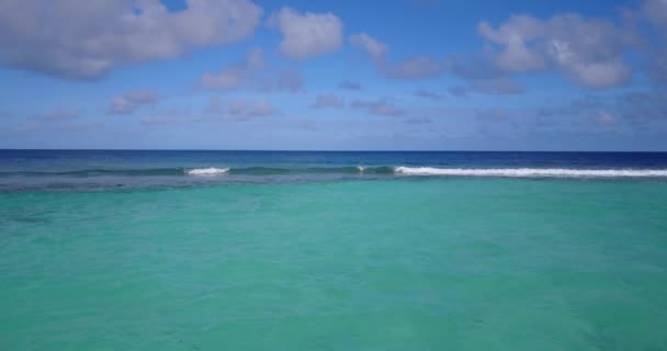 昼間は穏やかな海 セーシェルの風景 東アフリカ — ストック動画