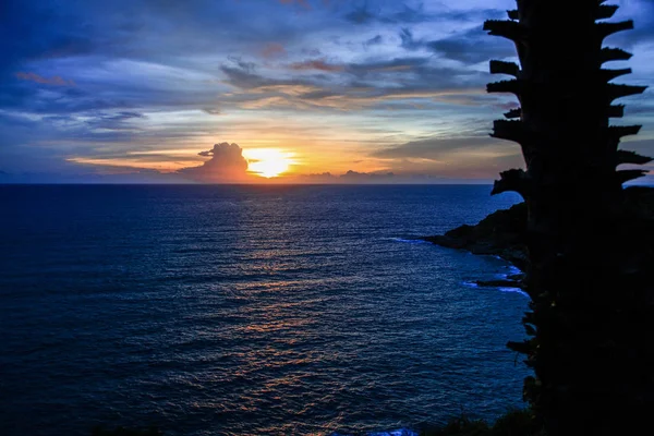 Sahilde gün batımı