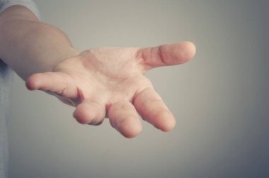 Açık el. Holding, veren, gösteren kavram.