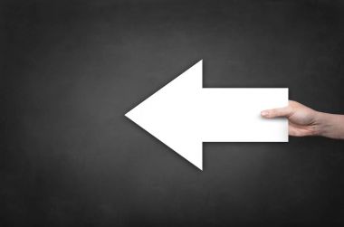 Adam el beyaz ok ile yakın çekim