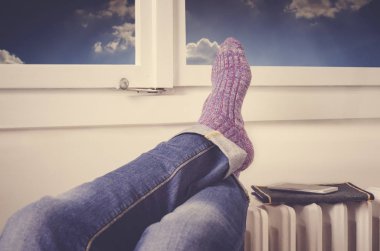 Radyatör bacaklarına. Radyatör ile Isınma.