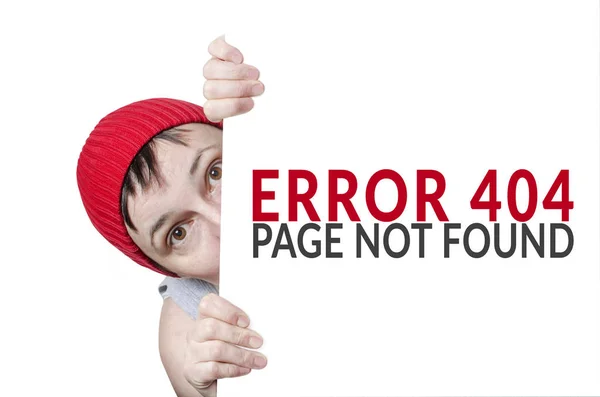 Έκπληκτος θηλυκό με κόκκινο καπάκι εκμετάλλευση 404 σφάλμα κάρτα — Φωτογραφία Αρχείου