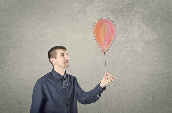 Schöner Mann mit Luftballon. Innovationskonzept. — Stockfoto