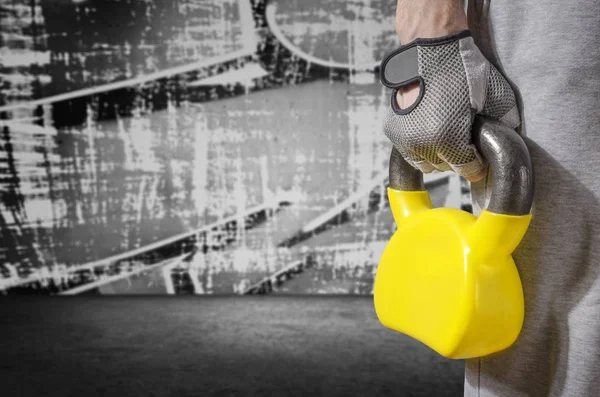 Homem com equipamento de treinamento — Fotografia de Stock